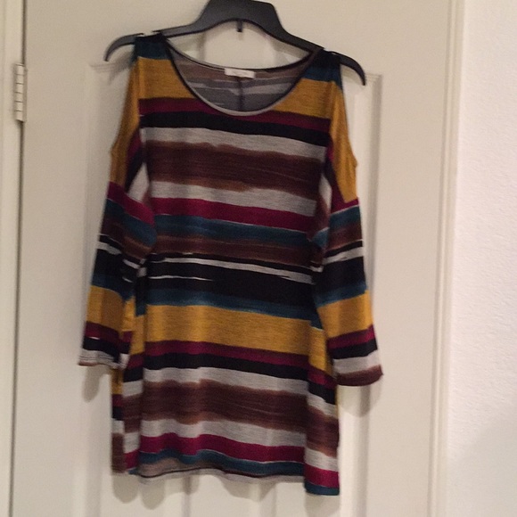 Ava James Tops - Women’s Ava James Peek-A-Boo Sleeve Tunic Top